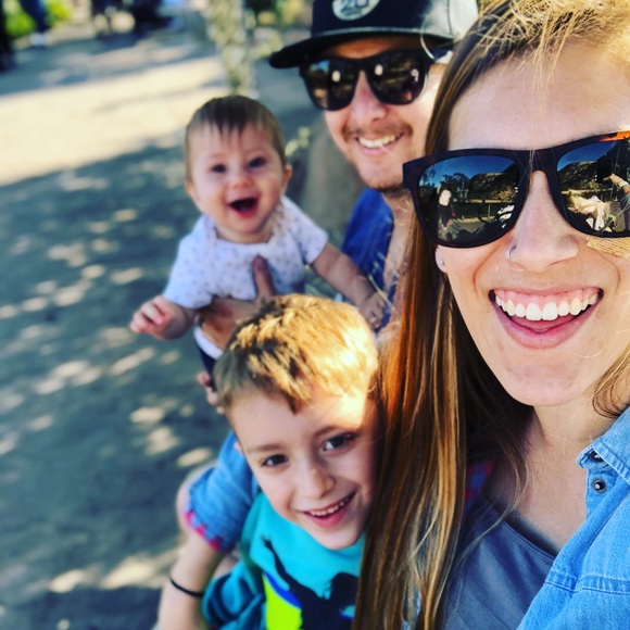 Meet your Posher, Amanda - Picture 3 of 4